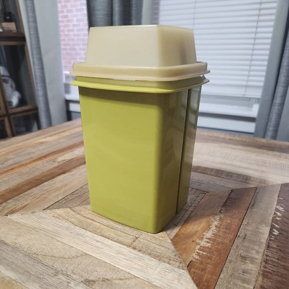 Tupperware Small Pick-A-Deli Pickle Keeper Olice Green Lid Insert 3 pc